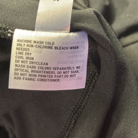 NWOT! Men's Uniqlo Lightweight Jacket! - Picture 8 of 8